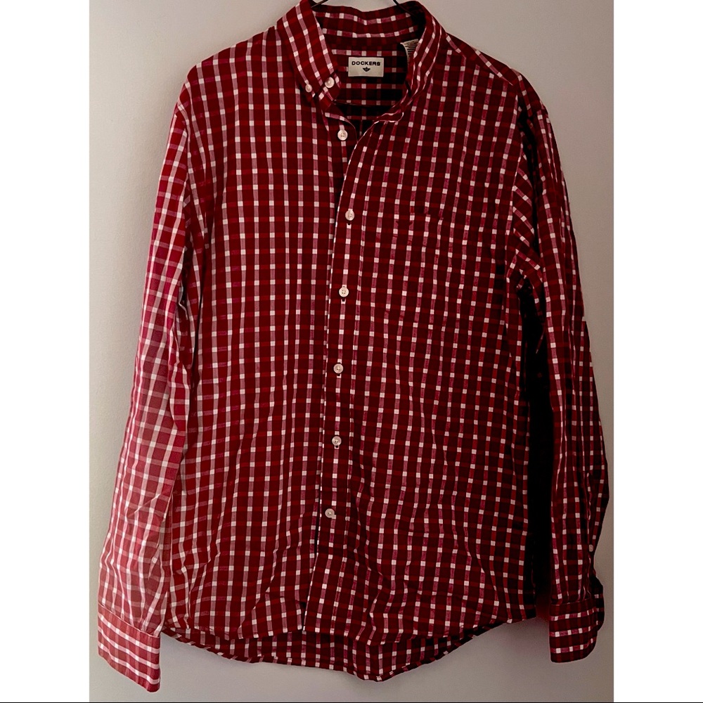 Men’s Dockers plaid button up.